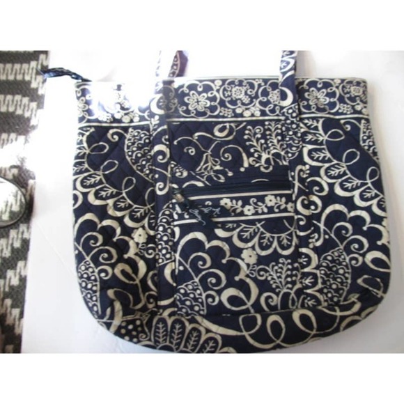 Vera Bradley Large Shoulder Bag, 14" x 12" All zippers work. - Picture 1 of 11